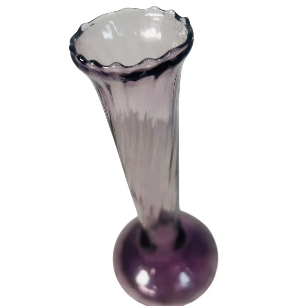 Vtg Purple Amethyst Glass Bud Vase Swirl Glass Flared Wavy‎ Rim Hand Blown 7